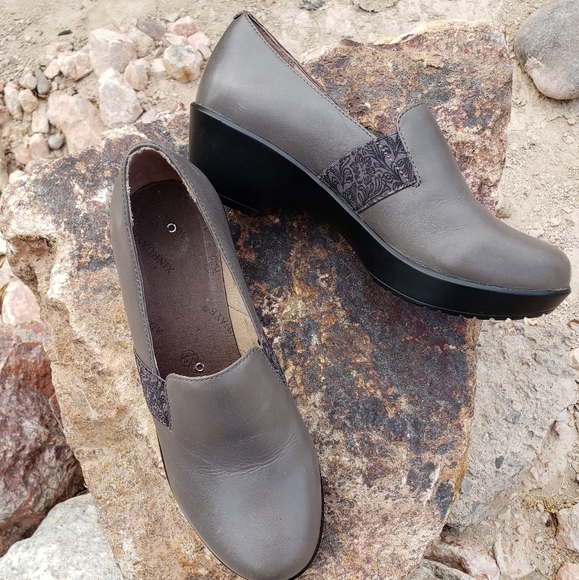dansko grey clogs